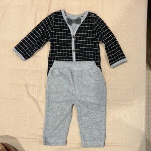 2 piece sweater set, size 6-9 months